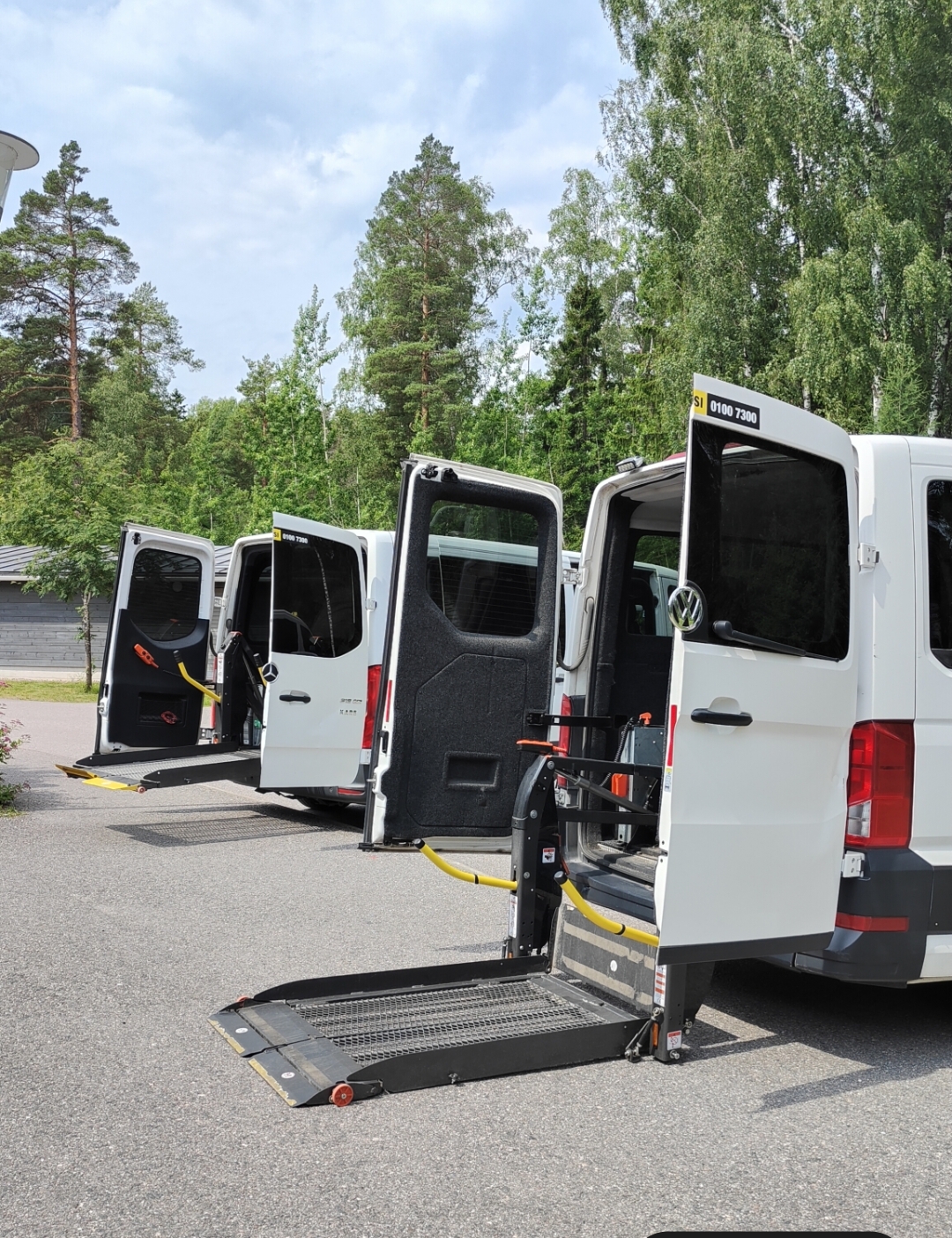 Invataksien esteettömät hissit ja avarat ovet